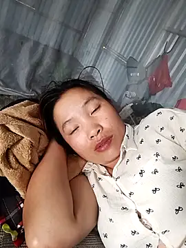 Evelyn-n online show from April 1, 2026, 5:08 am