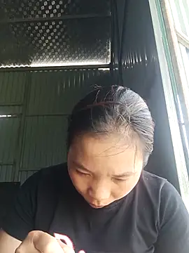 Evelyn-n online show from April 3, 2026, 6:33 am