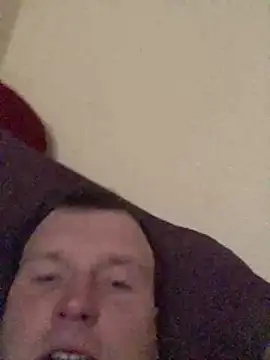 Snapshot of EmittingDebater chatting on December 1, 2025, 6:40 am EmittingDebater online show from December 1, 2025, 6:40 am