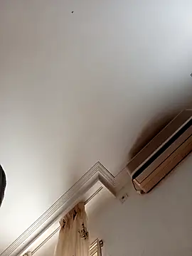 gatitachula93 online show from April 12, 2026, 12:54 pm