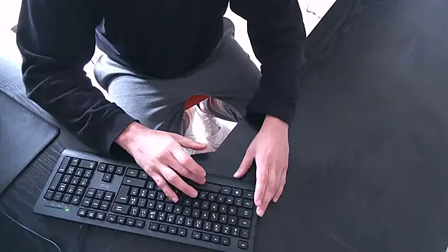 TRESBONNEBITE online show from December 18, 2025, 2:34 pm