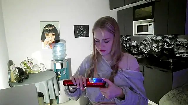 LunaPeony online show from February 5, 2026, 4:11 pm