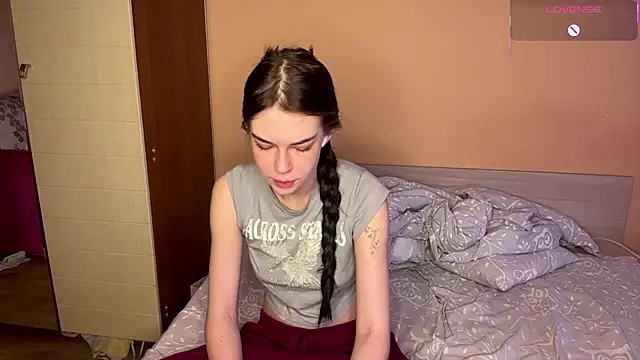 Snapshot of ElliRusk chatting on March 5, 2026, 5:14 am ElliRusk online show from March 5, 2026, 5:14 am