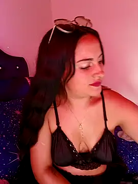 Snapshot of MisNicol chatting on December 3, 2025, 8:18 pm MisNicol online show from December 3, 2025, 8:18 pm