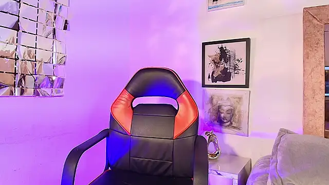 ElenaLauren online show from March 27, 2026, 3:34 pm