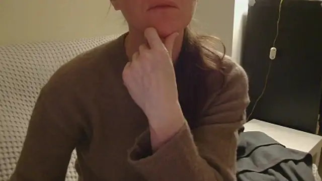 Snapshot of AuroraAG chatting on February 5, 2026, 8:35 pm AuroraAG online show from February 5, 2026, 8:35 pm