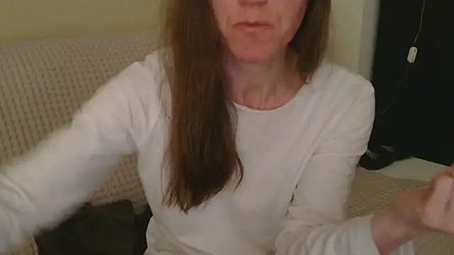 Snapshot of AuroraAG chatting on April 15, 2026, 12:34 pm AuroraAG online show from April 15, 2026, 12:34 pm