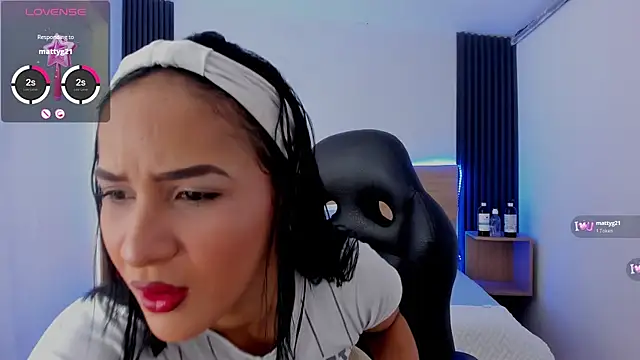 Samantha luv  online show from February 1, 2026, 2:32 am