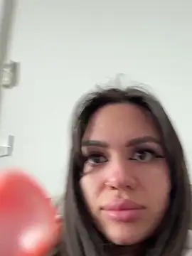 SiennaLuxexx online show from February 19, 2026, 12:01 pm