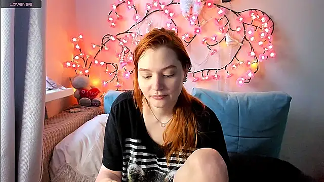 Snapshot of Ungoliant_Kiss chatting on June 25, 2026, 6:12 pm Ungoliant Kiss online show from June 25, 2026, 6:12 pm
