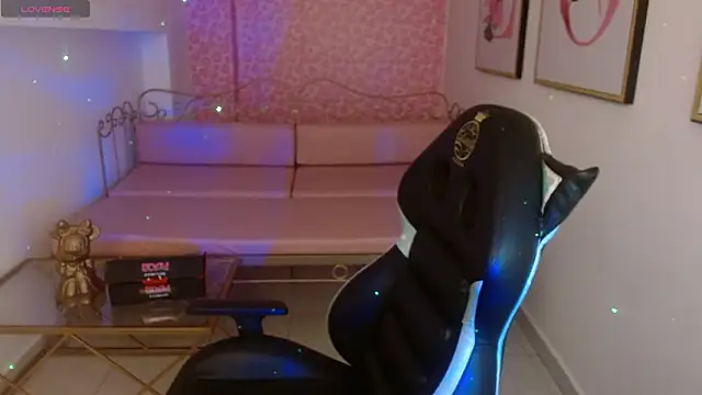 Nina harpper  online show from March 27, 2026, 1:11 pm