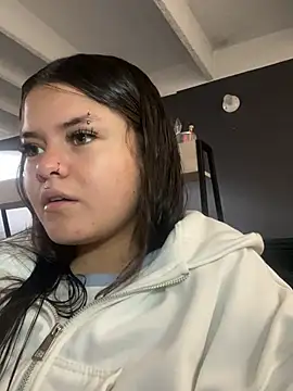 Snapshot of Camila_Duarte2 chatting on February 4, 2026, 1:39 pm Camila Duarte2 online show from February 4, 2026, 1:39 pm