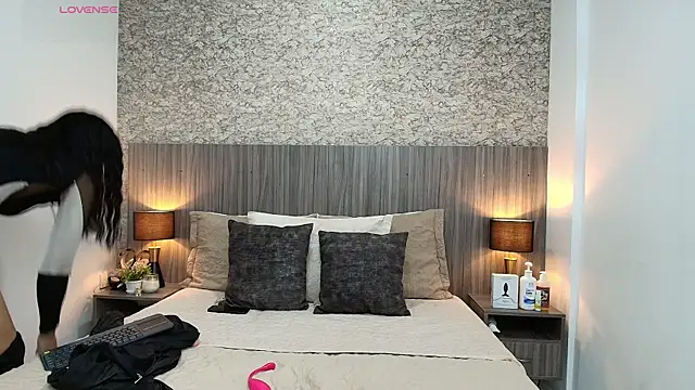 nicol alvarez online show from January 11, 2026, 7:30 pm