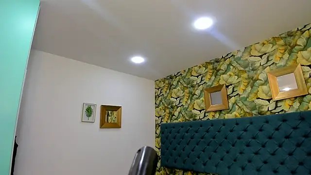 Snapshot of SammyBlassio chatting on December 17, 2025, 1:28 pm SammyBlassio online show from December 17, 2025, 1:28 pm