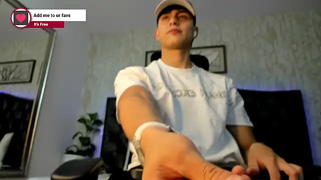 Snapshot of Lander_Cruz chatting on April 13, 2026, 8:47 pm Lander Cruz online show from April 13, 2026, 8:47 pm
