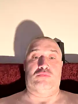 Olomoucak1982 online show from April 30, 2026, 6:58 pm