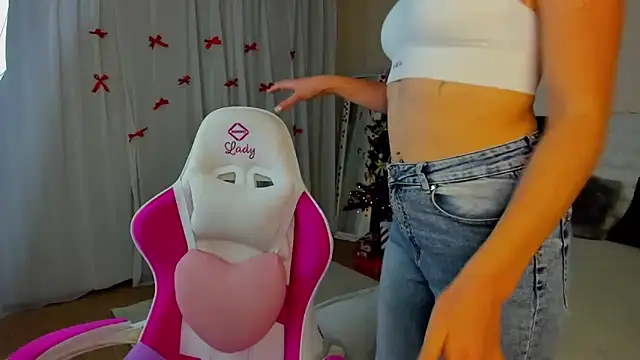 Snapshot of KiraNeeww chatting on December 18, 2025, 6:41 am KiraNeeww online show from December 18, 2025, 6:41 am