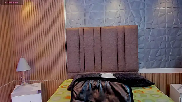 TiffanyHoustton online show from April 7, 2026, 12:16 pm