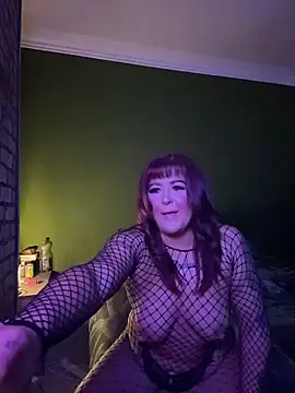 Snapshot of MissRaven_x chatting on February 3, 2026, 8:36 pm MissRaven x online show from February 3, 2026, 8:36 pm