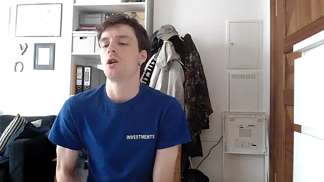 Snapshot of MindlyXXX chatting on October 2, 2025, 8:32 am MindlyXXX online show from October 2, 2025, 8:32 am