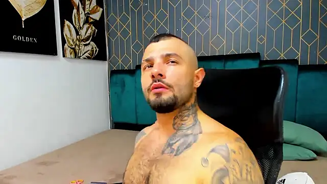 lucky smith1 online show from December 15, 2025, 9:52 pm