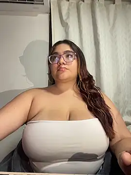 Snapshot of naty_col chatting on February 4, 2026, 5:35 am naty col online show from February 4, 2026, 5:35 am
