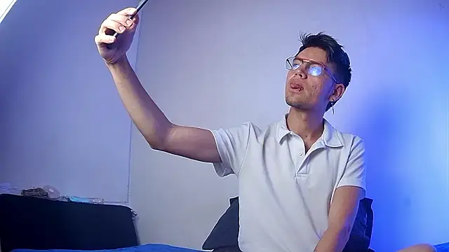 Snapshot of nicolatinboy chatting on February 11, 2026, 9:09 pm nicolatinboy online show from February 11, 2026, 9:09 pm