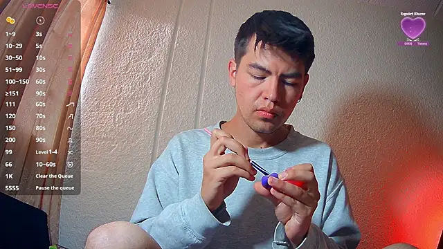 nicolatinboy online show from May 21, 2026, 9:33 pm