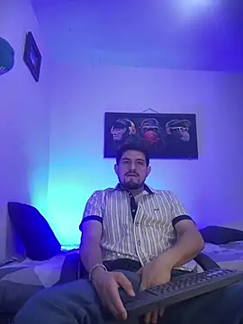 Snapshot of williamsmiiths16 chatting on July 6, 2026, 11:51 am williamsmiiths16 online show from July 6, 2026, 11:51 am