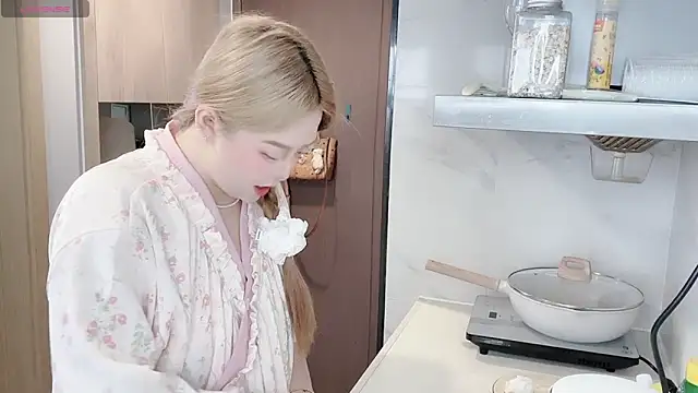 Star-XinX online show from March 3, 2026, 7:58 am