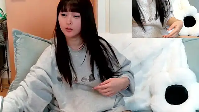 Snapshot of yuna_24 chatting on March 5, 2026, 7:26 am yuna 24 online show from March 5, 2026, 7:26 am