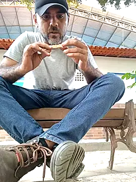 Mchljjk online show from January 5, 2026, 8:23 pm