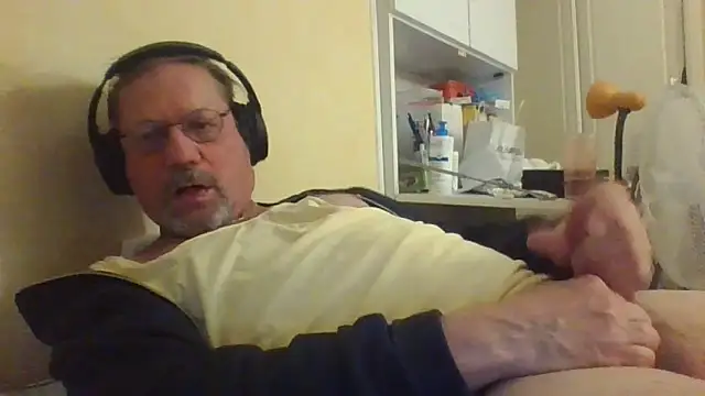 Snapshot of Wanky357 chatting on June 2, 2026, 8:33 pm Wanky357 online show from June 2, 2026, 8:33 pm