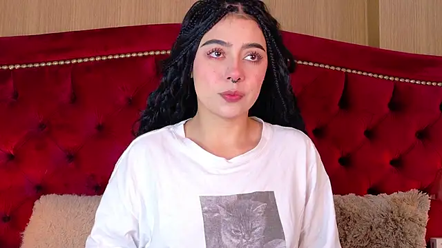 TaniaRedd  online show from December 15, 2025, 1:37 pm