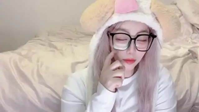 Snapshot of fayebabe chatting on December 15, 2025, 12:53 pm fayebabe online show from December 15, 2025, 12:53 pm