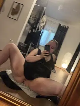 Snapshot of ScarletSaffire chatting on April 5, 2026, 8:55 am ScarletSaffire online show from April 5, 2026, 8:55 am