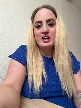 Snapshot of ScarletSaffire chatting on April 9, 2026, 11:04 am ScarletSaffire online show from April 9, 2026, 11:04 am