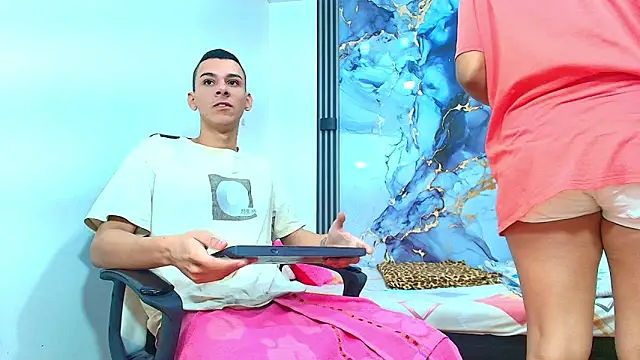 Valentina and sneider  online show from February 2, 2026, 7:01 pm