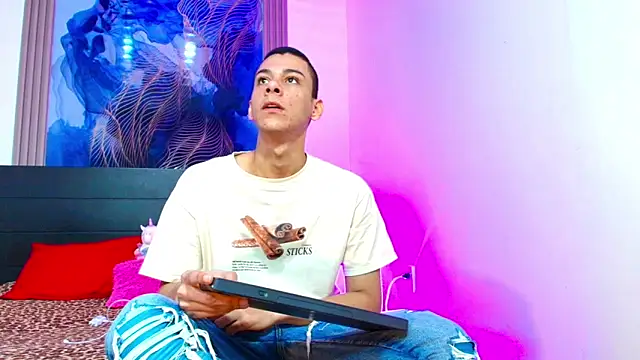 Valentina and sneider  online show from April 9, 2026, 10:04 pm