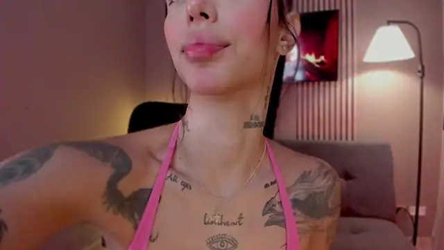 VegaLuxe online show from January 8, 2026, 3:47 pm