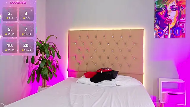 EmmaLawrence  online show from March 13, 2026, 8:54 am