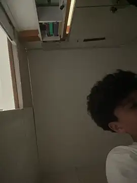 hungspanishtwink online show from April 5, 2026, 9:06 am