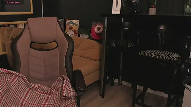 Tina Tayllor  online show from January 16, 2026, 2:21 pm