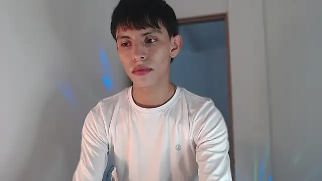 andrew courtzz online show from March 10, 2026, 9:31 pm