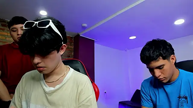 HotThreesoome online show from March 10, 2026, 12:21 pm