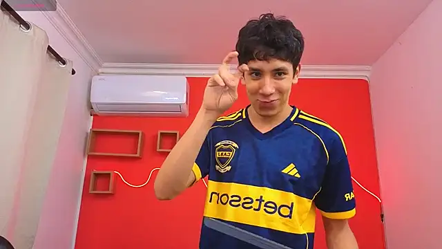 Neo Twink online show from April 17, 2026, 7:06 pm