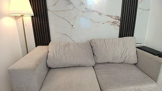 Snapshot of AprillRoss chatting on December 15, 2025, 12:31 pm AprillRoss online show from December 15, 2025, 12:31 pm