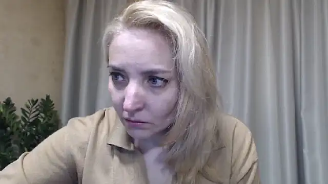 Snapshot of sweetpussy chatting on April 12, 2026, 11:37 am sweetpussy online show from April 12, 2026, 11:37 am