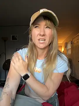 alluringpixie online show from April 11, 2026, 12:20 pm