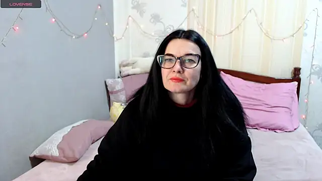 Snapshot of SashaBond chatting on February 5, 2026, 11:15 am SashaBond online show from February 5, 2026, 11:15 am